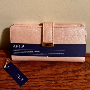 NWT Apt. 9 Safe Keeper RFID-Blocking Wallet-Charger